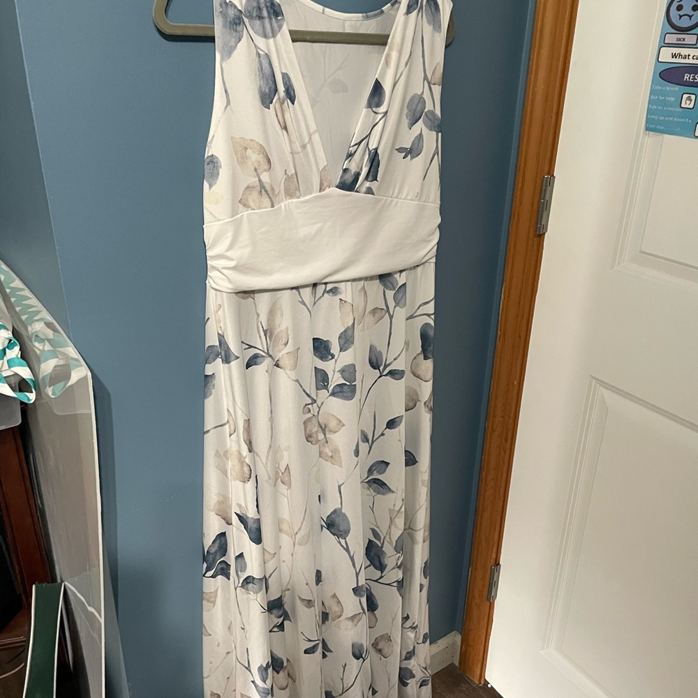 Elegant Floral Maxi Dress - White and Blue